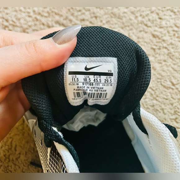 Nike Softball Cleats - Picture 4 of 6